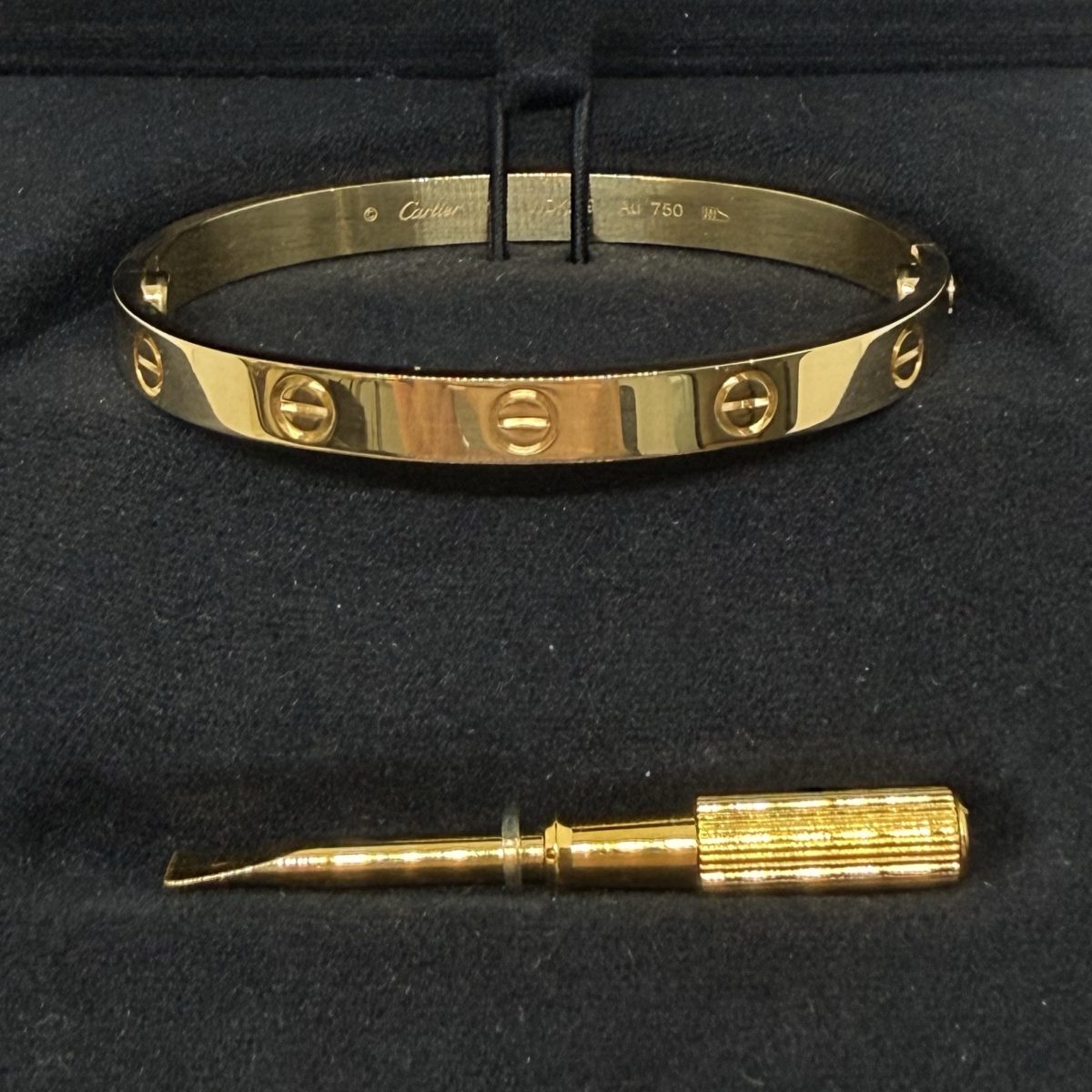 Cartier Classic Love bracelet 18kt yellow gold size 17