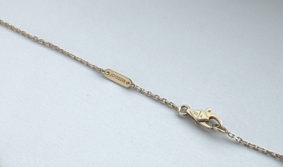 Van Cleef & Arpels Sweet Alhambra Butterfly Pendant in 18kt Yellow Gold with Mother of Pearl